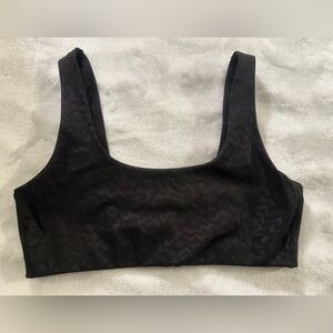 Gap women’s medium black sports bra. Excellent condition. Can add padding.